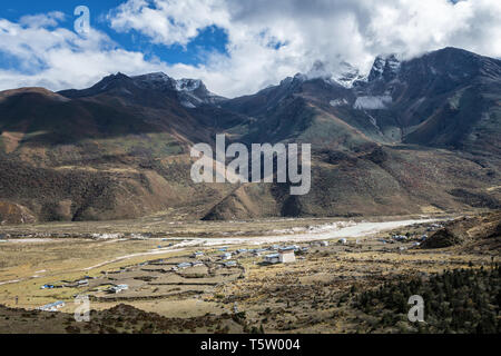 The remote village of Chozo and its mountains, Lunana Gewog, Gasa ...