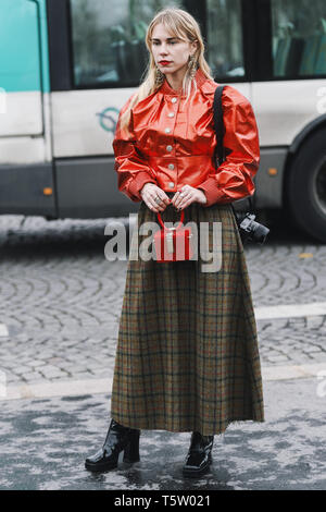 Paris, France - March 05, 2019: Street style outfit -  Courtney TropModel after a fashion show during Paris Fashion Week - PFWFW19 Stock Photo