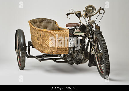 Moto d'epoca Triumph H Side  Marca: Triumph modello: H Side nazione: Regno Unito - Coventry anno: 1918 condizioni: restaurato cilindrata
