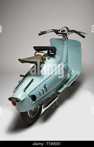 Moto d'epoca Prina Orix 175 GL. Scooter.   Marca: Prina modello: Orix 175 GL(Gran Lusso) nazione: Italia - Asti anno: 1953 condizioni: c Stock Photo