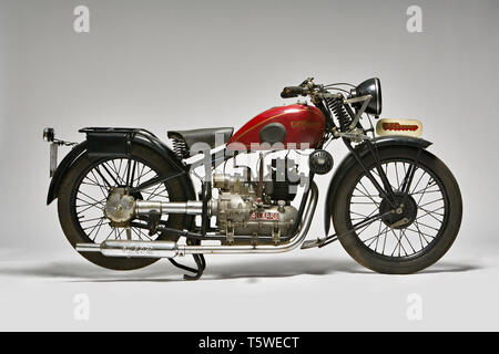 Moto d'epoca Ollearo Tipo Quattro 175  Marca: Ollearo modello: Tipo Quattro 175 nazione: Italia - Torino anno: 1932 condizioni: restaurata Stock Photo