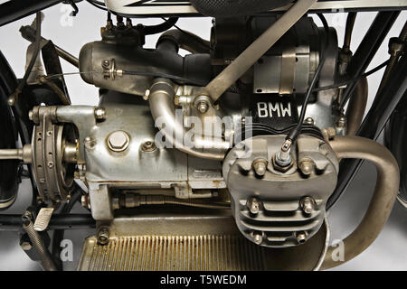 Moto d'epoca BMW R 42. Motore.  Marca: Bayerische Motoren Werke modello: R 42 nazione: Germania - Monaco anno: 1927 condizioni:  restaura