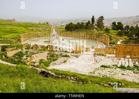 The Oval Forum and Cardo Maximus in ancient Jerash (Gerasa) archeological site, Jordan. Stock Photo