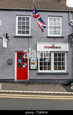 Stone Rock pizza restaurant. Chepstow street and people Stock Photo