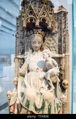 Le Louvre Lens : Galerie du Temps,Virgin and Child from a leper hospital.Polychrome limestone Ca 1350-1375 Stock Photo