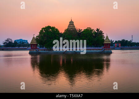 Vandiyur Mariamman Temple or Maariamman Kovil Teppakulam in Madurai ...