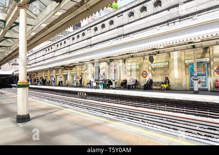 Platform at High Street Kensington Underground Station, Kensington, Royal Borough of Kensington & Chelsea, Greater London, England, United Kingdom Stock Photo