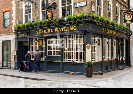 Ye Olde Watling Public House, Watling Street, London Stock Photo