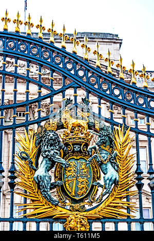 Entrance Gate to Buckingham Palace, London Stock Photo