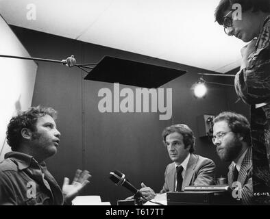 Richard Dreyfuss Francois Truffaut Bob Balaban and director Steven Spielberg CLOSE ENCOUNTERS OF THE THIRD KIND 1977 on set candid filming Julia Phillips and Michael Phillips Productions / EMI Films / Columbia Pictures Stock Photo