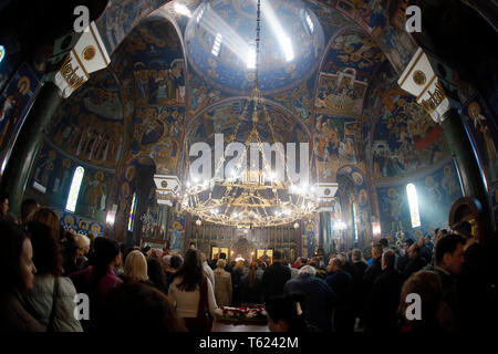 Belgrade, Serbia. 28th Apr, 2019. Serbian orthodox people attend an Easter mass in Saint Sava Temple in Belgrade, Serbia, April 28, 2019. Orthodox Serbs observe Easter according to the old Julian calendar, and it falls on April 28 this year. Credit: Predrag Milosavljevic/Xinhua/Alamy Live News