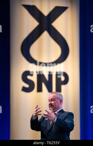 Edinburgh, Scotland, UK. 28 April, 2019. Day 2 of thee SNP ( Scottish National Party) Spring Conference takes place at the EICC ( Edinburgh International Conference Centre) in Edinburgh. Pictured; Man signing for the deaf during a speech at the conference Credit: Iain Masterton/Alamy Live News Stock Photo
