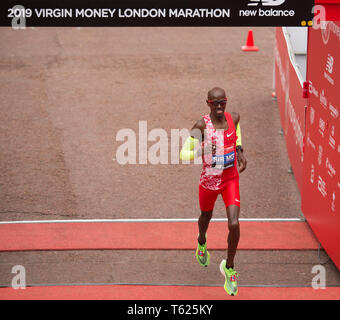 London, UK. 28th April, 2019. The London Marathon race finishes on The Mall in Westminster. Image: Mo Farah (GBR) finishes the Elite Mens Marathon in 5th place, 2:05:39. Credit: Malcolm Park/Alamy Live News. Stock Photo