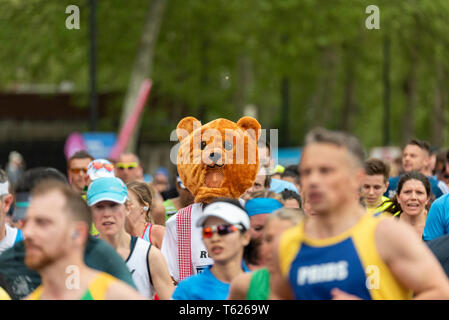 Fun runners. Teddy bear head costume. London Marathon 2019 Stock Photo