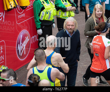 London, UK. 28th Apr, 2019.  Virgin Money London Marathon Sir Richard Branson greeets runbners Credit: Ian Davidson/Alamy Live News Stock Photo