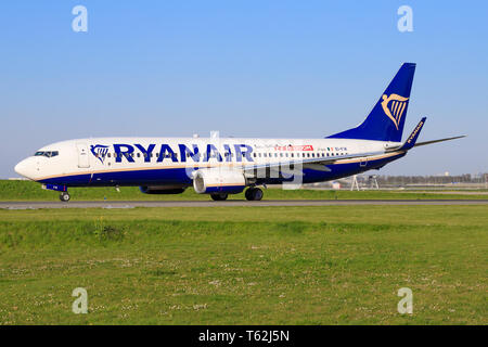 Amsterdam/Netherland Mai 01, 2019: Boeing 737 from Ryanair at Amsterdam Airport Stock Photo