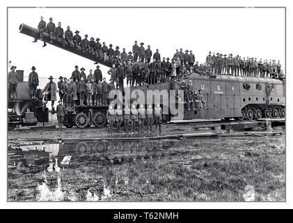 WW1 Propaganda image US Navy sailors pose on a 14-inch railway gun with Mk1 mount used to support US troops in the Meuse Argonne France 1 Jan 1919. World War One Stock Photo