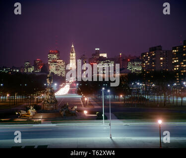 1960s NIGHT VIEW SKYLINE FROM ART MUSEUM STEPS LOOKING DOWN BEN FRANKLIN PARKWAY TO CITY HALL  - kp1168 HAR001 HARS WILLIAM PENN Stock Photo