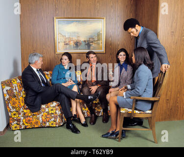 1970s SIX SMILING PROFESSIONAL BUSINESS PEOPLE TALKING TOGETHER SITTING ON COLORFUL COUCH IN WOOD PANEL OFFICE WAITING ROOM - ks7976 HAR001 HARS CONVERSATION COUCH STYLE COMMUNICATION TEAMWORK LIFESTYLE FEMALES JOBS 6 MANAGER COPY SPACE FRIENDSHIP HALF-LENGTH LADIES PERSONS MALES SIX EXECUTIVES MIDDLE-AGED BUSINESSWOMAN MIXED MIDDLE-AGED MAN COLORFUL WHITE COLLAR SUIT AND TIE SELLING STYLES AFRICAN-AMERICANS AFRICAN-AMERICAN NETWORKING BLACK ETHNICITY IN ON OCCUPATIONS BOSSES COMMITTEE CONCEPTUAL WOOD PANEL SALESWOMAN SALESWOMEN STYLISH BUSINESSWOMEN WAITING ROOM LOBBY WAIT FASHIONS MANAGERS Stock Photo