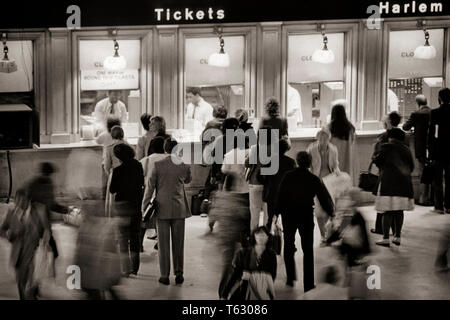 1980s PEOPLE WAITING IN TICKET LINE BLURRED MOTION COMMUTERS GRAND CENTRAL STATION NEW YORK CITY NY USA - r27004 RCH001 HARS PERSONS UNITED STATES OF AMERICA MALES NY TRANSPORTATION B&W WINDOWS COMMUTE RAIL BLURRED MIDTOWN HIGH ANGLE COMMUTERS CUSTOMER SERVICE EXCITEMENT GOTHAM NYC CONNECTION MOTION BLUR NEW YORK CITIES NEW YORK CITY RAILROADS PURCHASING COOPERATION BLACK AND WHITE OLD FASHIONED Stock Photo