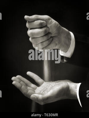 1930s SYMBOLIC HANDS OF A MAN HOLDING LETTING SANDS OF TIME FALL FROM ONE HAND TO THE OTHER - s8433 HAR001 HARS SENIOR MAN SENIOR ADULT MIDDLE-AGED B&W MIDDLE-AGED MAN SUCCESS SUIT AND TIE DREAMS KNOWLEDGE POWERFUL A LETTING OF OPPORTUNITY THE TO SANDS OF TIME CONCEPT CONCEPTUAL CLOSE-UP ELDERLY MAN SYMBOLIC CONCEPTS IDEAS MID-ADULT MID-ADULT MAN YOUNG ADULT MAN BLACK AND WHITE CAUCASIAN ETHNICITY HAR001 OLD FASHIONED REPRESENTATION Stock Photo