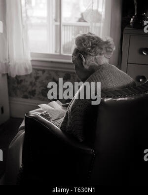 1960s ANONYMOUS ELDERLY WOMAN SITTING IN CHAIR BY SUNLIT WINDOW  READING A HANDWRITTEN LETTER - s8784 HAR001 HARS HOME LIFE COPY SPACE FRIENDSHIP HALF-LENGTH LADIES PERSONS INSPIRATION CARING SERENITY SENIOR ADULT B&W SADNESS SENIOR WOMAN DREAMS OLDSTERS HIGH ANGLE OLDSTER AGING POWERFUL REAR VIEW FEELING MOOD SHAWL TIMELESS ELDERS CONNECTION NURSING HOME CONCEPTUAL FORGOTTEN HANDWRITTEN ANONYMOUS REMEMBERED ASSISTED LIVING BACK VIEW ELDERLY WOMAN EMOTION EMOTIONAL EMOTIONS FRAIL LONGEVITY BLACK AND WHITE CAUCASIAN ETHNICITY HAR001 OLD FASHIONED Stock Photo