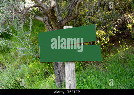 empty wooden billboard in the forest Stock Photo - Alamy