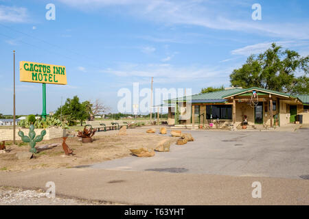 Cactus Inn Motel on U.S. Route 66 in McLean, Texas, USA Stock Photo - Alamy