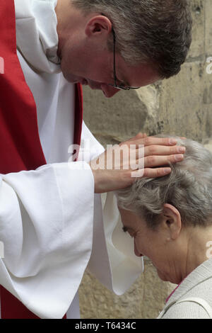 BŽnŽdiction par le nouvel ordinant. Ordinations sacerdotales. CathŽdrale Notre-Dame de Paris. Stock Photo