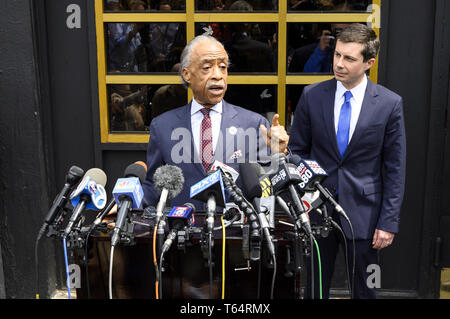 New York, NY, USA. 29th Apr, 2019. Mayor PETE BUTTIGIEG (D) of South Bend, Indiana and Rev. AL SHARPTON at Sylvia's Restaurant in Harlem in New York City on April 29, 2019 Credit: Michael Brochstein/ZUMA Wire/Alamy Live News Stock Photo