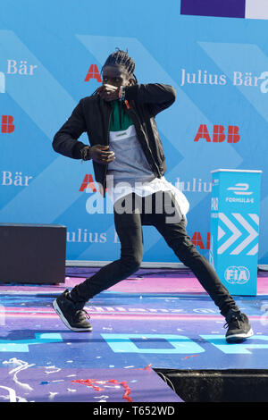 Paris, France. 27th Apr, 2019. Dancer Salif Gueye performs during the eighth race of the 2018/19 season of the ABB FIA Formula E Championship. Stock Photo