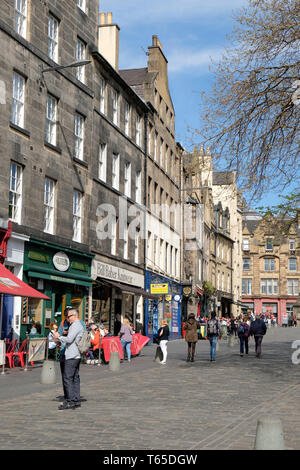 Tourists, pubs and bars on Grassmarket in the Old Town, Edinburgh, Scotland, UK Stock Photo