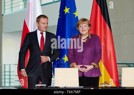 Signing of agreement between Germany and Poland Stock Photo