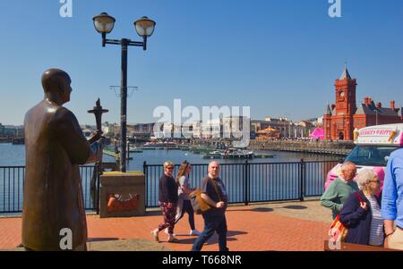 World Harmony Peace Statue, Cardiff Bay, Cardiff, Wales, United Kingdom. Designed by Kaivalya Torpy and unveiled in March 2012 Stock Photo