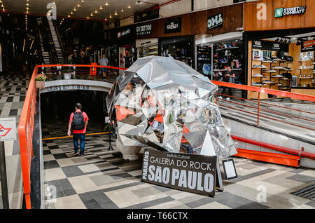 Sao Paulo SP, Brazil - February 27, 2019: Giant metallic skull in front of Galeria do Rock (Rock gallery). Mall with stores that sells products with u Stock Photo