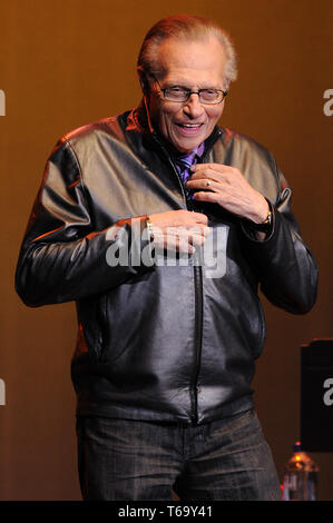 HOLLYWOOD, FL - JANUARY 25: Larry King performs at the Seminole Hard Rock Hotel and Casinos' Hard Rock Live on January 25, 2012 in Hollywood, Florida.  People:  Larry King Stock Photo