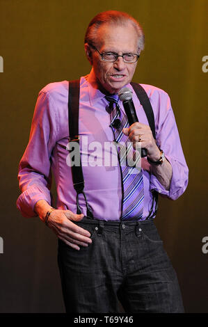 HOLLYWOOD, FL - JANUARY 25: Larry King performs at the Seminole Hard Rock Hotel and Casinos' Hard Rock Live on January 25, 2012 in Hollywood, Florida.  People:  Larry King Stock Photo