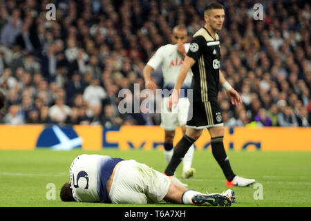 London, UK. 30th Apr, 2019. Jan Vertonghen of Tottenham Hotspur lies injured on the ground. UEFA Champions league match, semi- final, 1st leg match , Tottenham Hotspur v Ajax at The Tottenham Hotspur Stadium in London on Tuesday 30th April 2019.  this image may only be used for Editorial purposes. Editorial use only, license required for commercial use. No use in betting, games or a single club/league/player publications . Credit: Andrew Orchard sports photography/Alamy Live News Stock Photo
