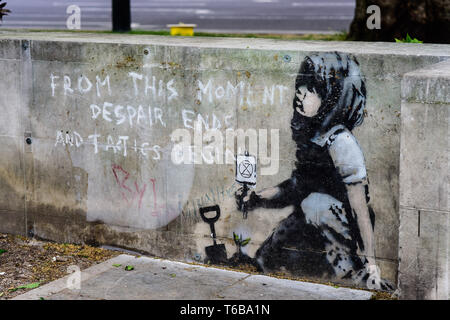 London, UK. 26th April 2019. Marble Arch Banksy Graffiti. Credit: Van Quan/Alamy Stock Photo