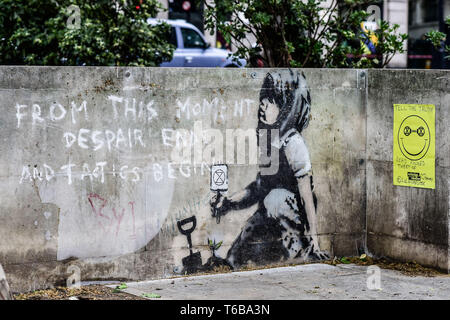 London, UK. 26th April 2019. Marble Arch Banksy Graffiti. Credit: Van Quan/Alamy Stock Photo
