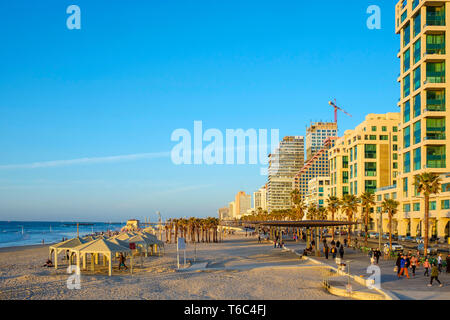 Israel, Tel Aviv-Yafo, Tel Aviv. Shlomo Lahat Promenade and buildings along the beachfront at Geula Beach. Stock Photo