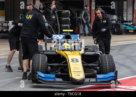 Barcelona, Spain. March 5th, 2019 - Luca Ghiotto from Italy with 8 UNI VIRTUOSI Racing - in pit lane with mechanics during day one of Fia F2 pre-seaso Stock Photo