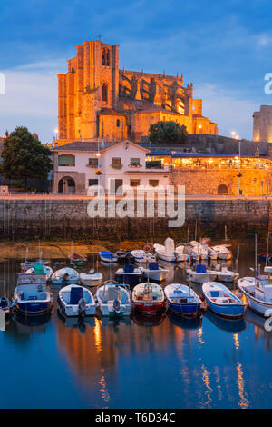 Spain, Cantabria, Castro-Urdiales, harbour, Santa Maria church and Santa Ana castle at dusk