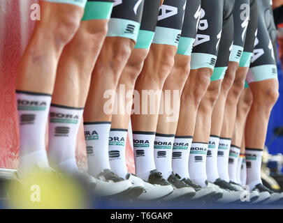 Eschborn, Germany. 01st May, 2019. The riders of Team Bora-hansgrohe will take part in the inscription for the cycling classic Rund um den Finanzplatz Eschborn-Frankfurt. Credit: dpa picture alliance/Alamy Live News Stock Photo