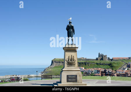 Statue of Captain Cook overlooking  town of Whitby Stock Photo