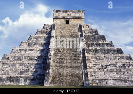 Chichen Itza Toltec Maya Ruins Yucatan Peninsula Mexico 2007 NR Stock ...