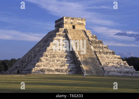 Chichen Itza Toltec Maya Ruins Yucatan Peninsula Mexico 2007 NR Stock ...