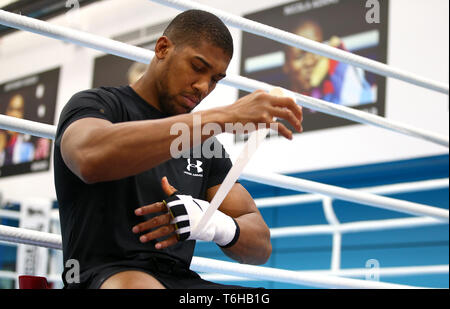 anthony joshua hand wraps