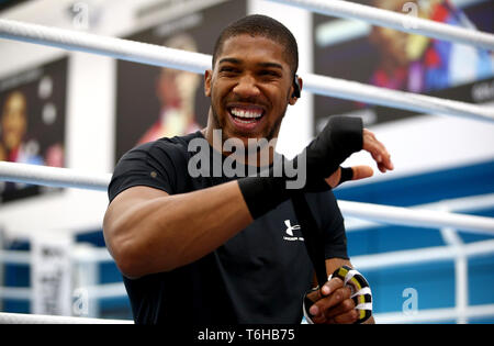 anthony joshua hand wraps