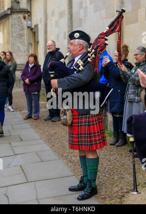 Oxford, UK. 1st May, 2019.  A man playing the bagpipes on May Day. Stock Photo